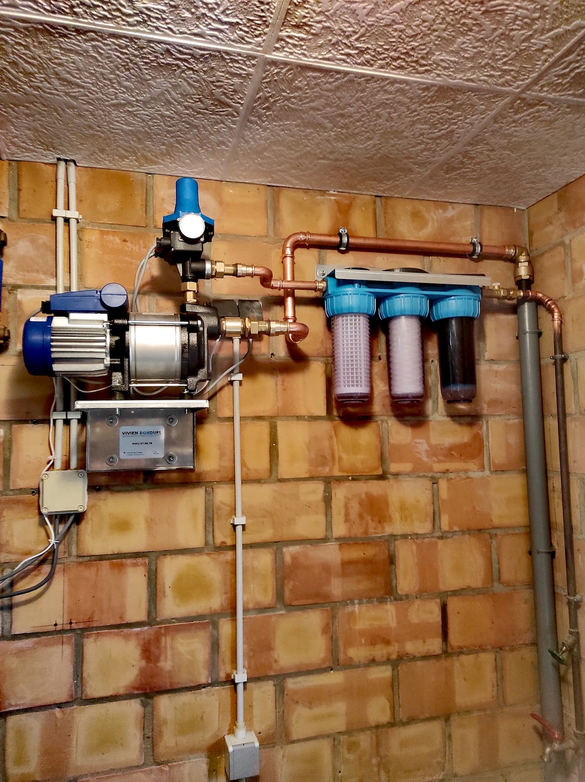 Installation de récupérateur et pompe à eau de pluie à Mouscron